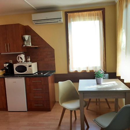 Aqua Apartman Gyula Esterno foto