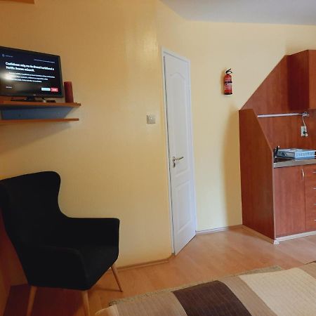 Aqua Apartman Gyula Esterno foto