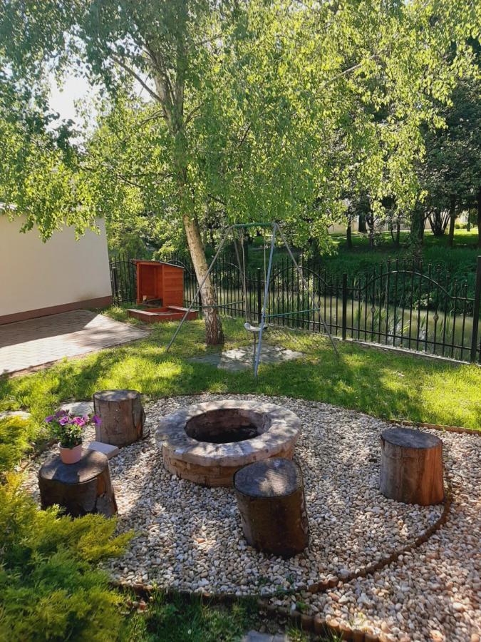 Aqua Apartman Gyula Esterno foto