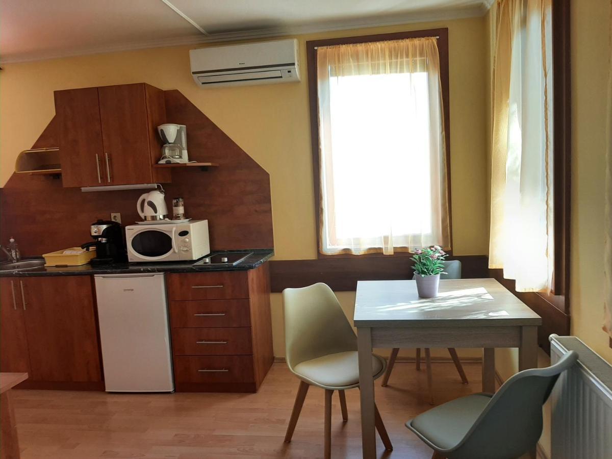 Aqua Apartman Gyula Esterno foto