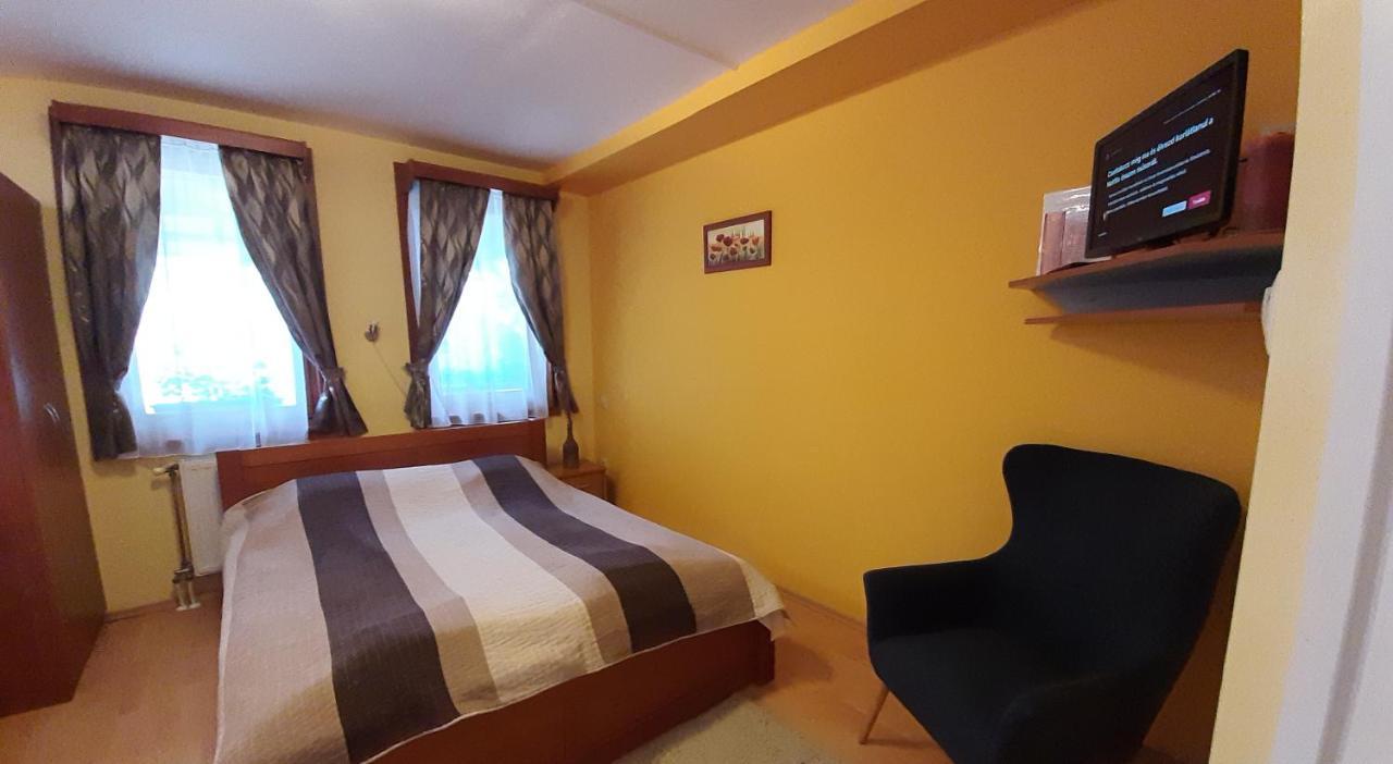 Aqua Apartman Gyula Esterno foto