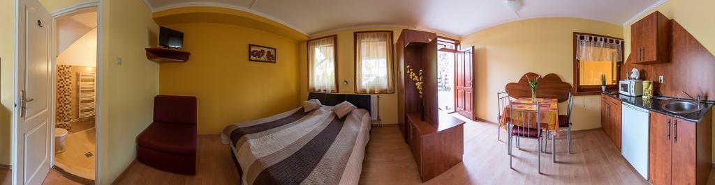 Aqua Apartman Gyula Esterno foto