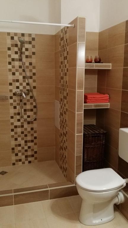 Aqua Apartman Gyula Esterno foto